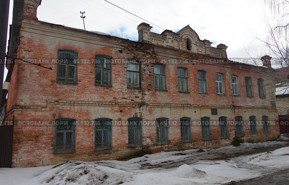 Невьянский водоканал (городская усадьба купца Селянкина: жилой дом). Невьянск, ул. Крылова, дом 5 (2019 год). Редакционное фото, фотограф Алексей Иванов / Фотобанк Лори