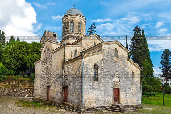 New Athos, Gudauta District, Republic of Abkhazia - June 21, 2023: Church of St. Simon the Canaanite. Стоковое фото, фотограф Елена Серебрякова / Фотобанк Лори