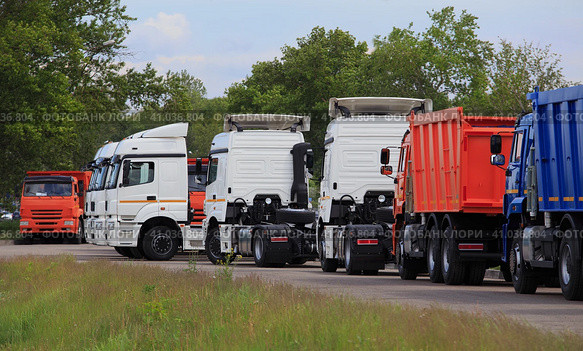 New trucks for sale. Стоковое фото, фотограф Юрий Бизгаймер / Фотобанк Лори