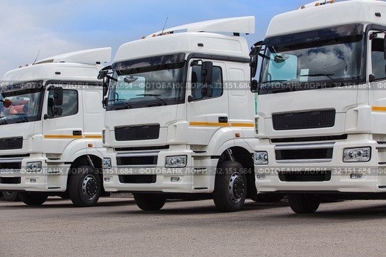 New white trucks for sale. Стоковое фото, фотограф Юрий Бизгаймер / Фотобанк Лори