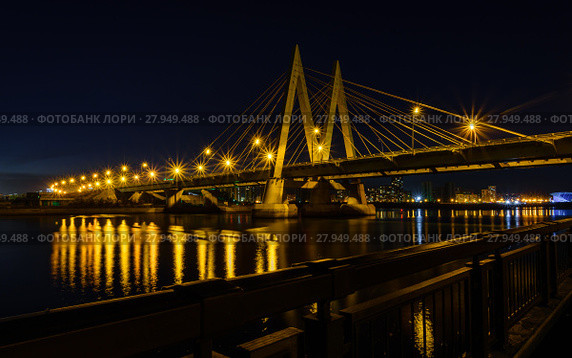 Night cityscape of the bridge across the river in Kazan. Стоковое фото, фотограф Vsevolod Belousov / Smarterpix / Фотобанк Лори