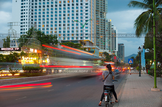 Night Nhatrang, Vietnam (2014 год). Редакционное фото, фотограф Александр Подшивалов / Фотобанк Лори