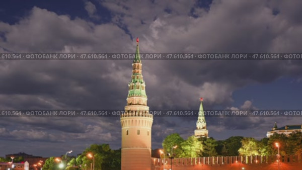 Night view of the Moscow Kremlin, Russia (most popular view). Against the background of a beautiful sky with clouds. Стоковое видео, видеограф Владимир Журавлев / Фотобанк Лори