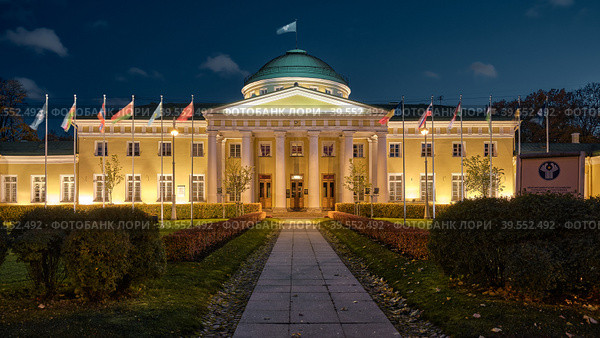 Night view of the Tavrichesky Palace, the former residence of Prince Potemkin-Tavrichesky, built in 1783-1789, cultural heritage site, Shpalernaya Street: St. Petersburg, Russia - 09 October, 2022. Редакционное фото, фотограф Алексей Голованов / Фотобанк Лори