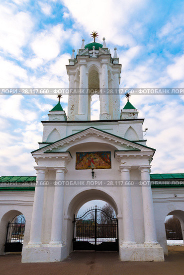 Northern gate to Spaso-Yakovlevsky Dimitriev Monastery in Rostov Veliky, Russia (2016 год). Стоковое фото, фотограф Володина Ольга / Фотобанк Лори