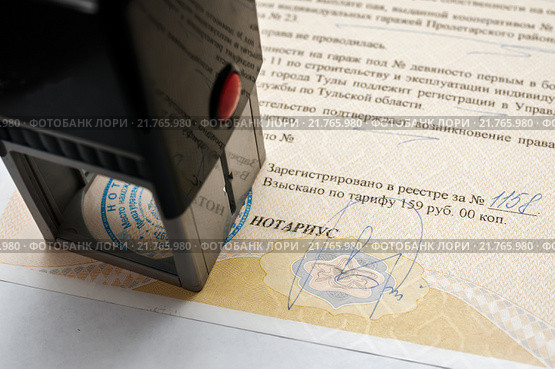 Нотариально заверенный договор и автоматическая печать (2016 год). Редакционное фото, фотограф Игорь Низов / Фотобанк Лори