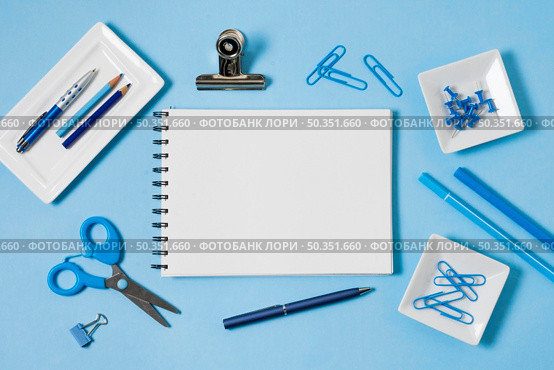 notebook paper clips arrangement. Стоковое фото, агентство Ingram Publishing / Фотобанк Лори