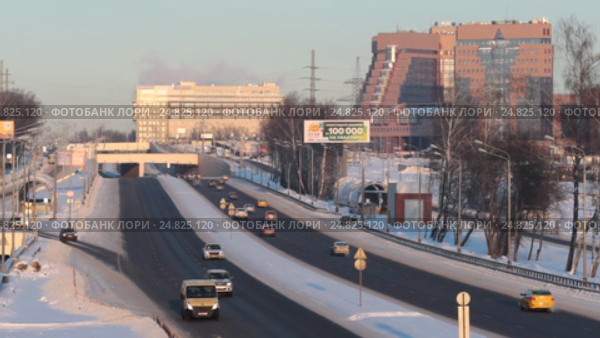 Новая Москва, панорама в сторону центра на дальнем плане микрорайон Газопровод и автомобильная эстакада (2017 год). Редакционное видео, видеограф Дмитрий Неумоин / Фотобанк Лори