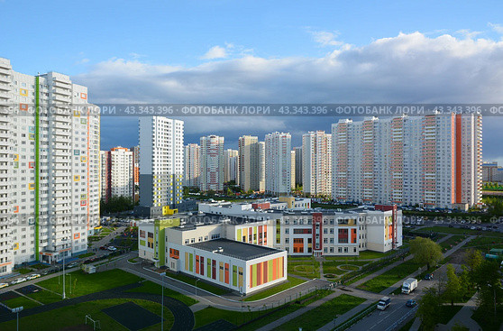 Новая школа в районе новостроек в Химках (2020 год). Стоковое фото, фотограф Александр Замараев / Фотобанк Лори