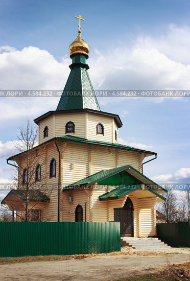Новая церковь в поселке Лукино Нижегородской области. Стоковое фото, фотограф Александр Романов / Фотобанк Лори