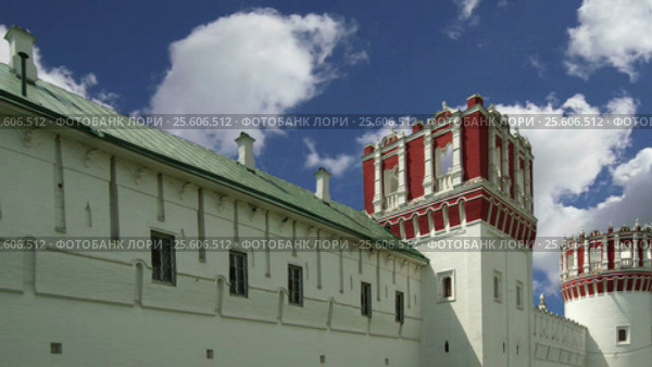 Novodevichy Convent, also known as Bogoroditse-Smolensky Monastery is probably the best-known cloister of Moscow, Russia (2017 год). Стоковое видео, видеограф Владимир Журавлев / Фотобанк Лори