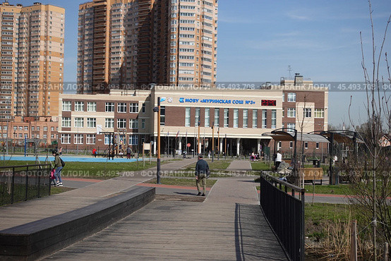 Новое здание МОБУ Муринская СОШ №3. The new building of Murinskaya Secondary School No. 3. (2024 год). Редакционное фото, фотограф Юрий Пуликов / Фотобанк Лори