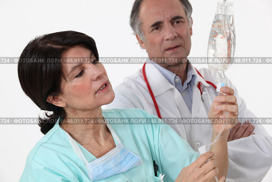 Nurse checking perfusion. Стоковое фото, агентство Ingram Publishing / Фотобанк Лори