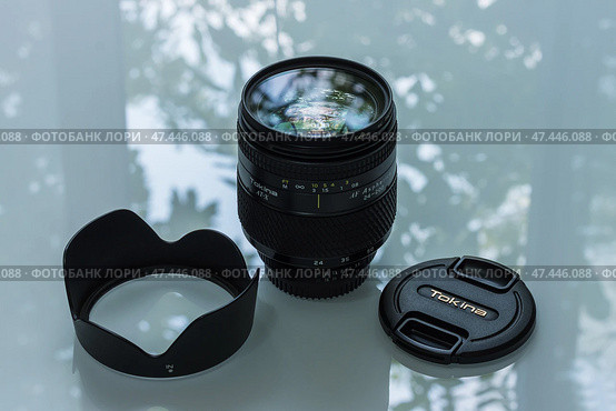 Объектив фирмы Tokina с переменным фокусным расстоянием для системы Nikon (2023 год). Редакционное фото, фотограф Головкова Елена / Фотобанк Лори