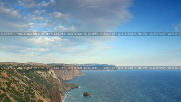 Облачное небо над горами и морем. Мыс Фиолент, Крым. Таймлапс (2013 год). Стоковое видео, видеограф Артем Поваров / Фотобанк Лори