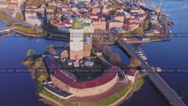 Облет по кругу Выборгского замка (2022 год). Редакционное видео, видеограф Legroin / Фотобанк Лори