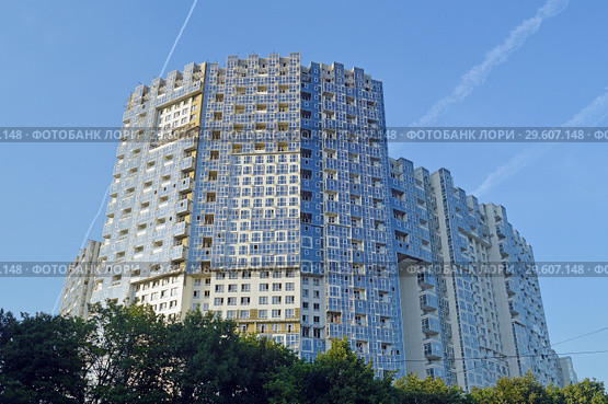 Один из корпусов жилого комплекса "Маяк" в Химках, Московская область (2018 год). Редакционное фото, фотограф Александр Замараев / Фотобанк Лори