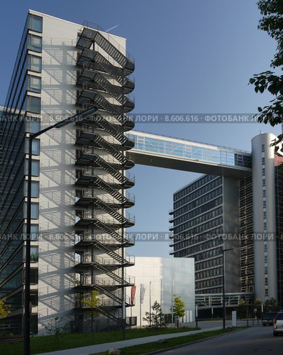 office tower bridge towers munich. Стоковое фото, фотограф Frank Rehermann / PantherMedia / Фотобанк Лори