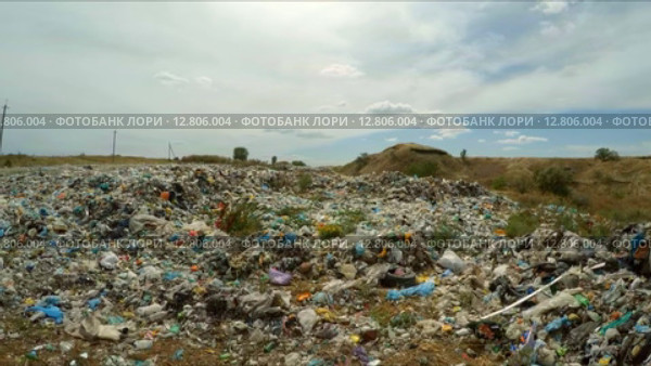 Огромные несанкционированные свалки на полигоне в Украине (2015 год). Редакционное видео, видеограф Владимир Кравченко / Фотобанк Лори