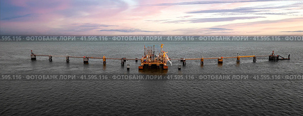 Oil refinery terminal. Стоковое фото, фотограф Артем Лукин / Фотобанк Лори