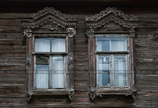 Окна старинного дома - деревянное зодчество Астрахани. Стоковое фото, фотограф Павел Просянов / Фотобанк Лори