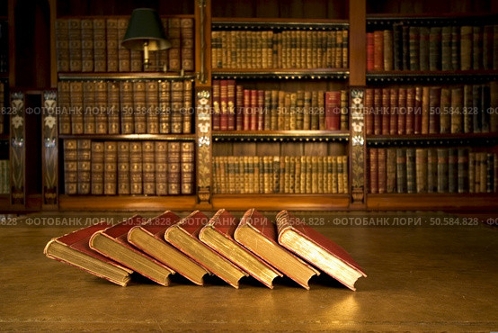 Old books in classic library series. Стоковое фото, агентство Ingram Publishing / Фотобанк Лори