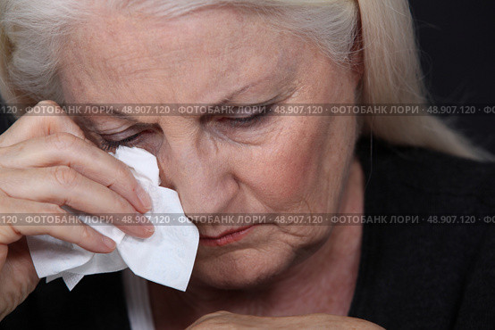 Old lady crying. Стоковое фото, агентство Ingram Publishing / Фотобанк Лори