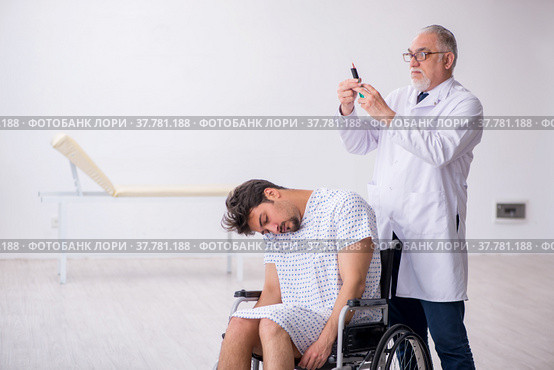Old male doctor psychiatrist examining young disabled patient. Стоковое фото, фотограф Elnur / Фотобанк Лори