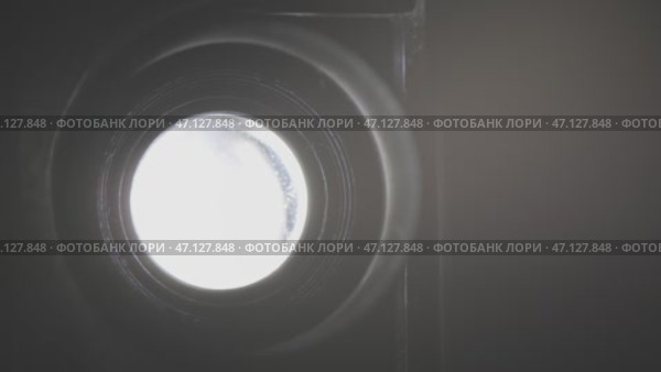 Old projector lens. Стоковое видео, видеограф Михаил Коханчиков / Фотобанк Лори