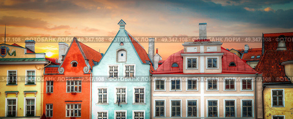Old streets of European cities. Cozy cottages. Tallinn the capital of Estonia on the Baltic Sea. Стоковое фото, агентство Ingram Publishing / Фотобанк Лори