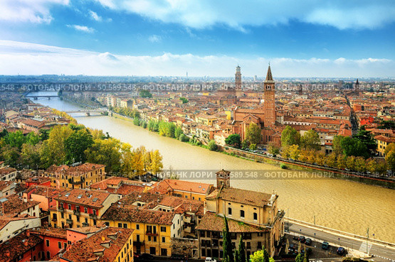 Old town of Verona and the river Adige, Italy. Стоковое фото, агентство Ingram Publishing / Фотобанк Лори