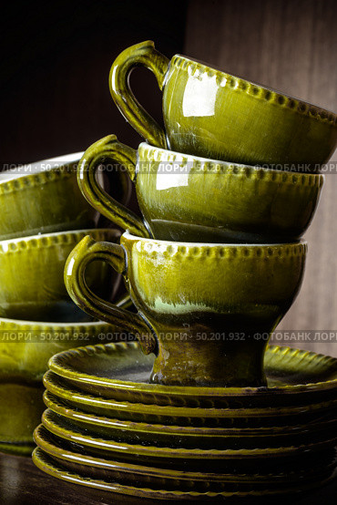 Old vintage cracked glaze tea coffee set. Retro pottery ceramics set cups and saucers autumn green colors background. Стоковое фото, фотограф Camptoloma / Фотобанк Лори
