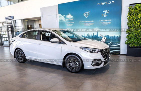 Omoda S5 новый автомобиль внутри в официальном дилерском центре. Китайский производитель автомобилей. Редакционное фото, фотограф FotograFF / Фотобанк Лори