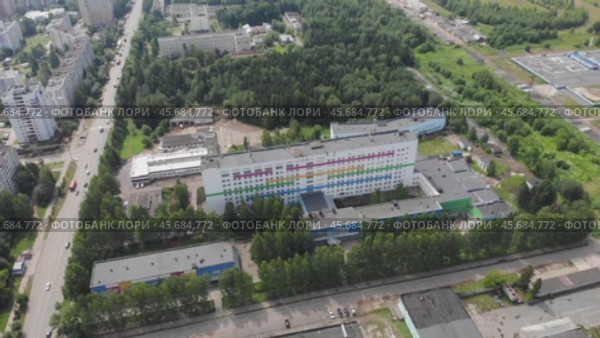 Онкодиспансер в городе Кирове - съемка с дрона в 2020 году. Стоковое видео, видеограф Владислав Самошкин / Фотобанк Лори