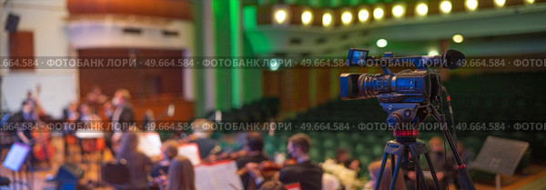 online stream of a concert at the Philharmonic without people. Стоковое фото, агентство Ingram Publishing / Фотобанк Лори