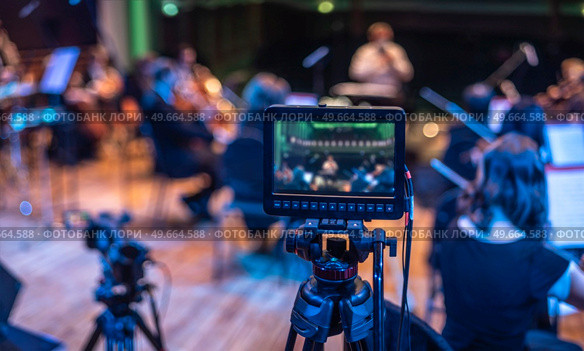online stream of a concert at the Philharmonic without people. Стоковое фото, агентство Ingram Publishing / Фотобанк Лори