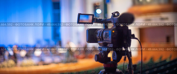 online stream of a concert at the Philharmonic without people. Стоковое фото, агентство Ingram Publishing / Фотобанк Лори