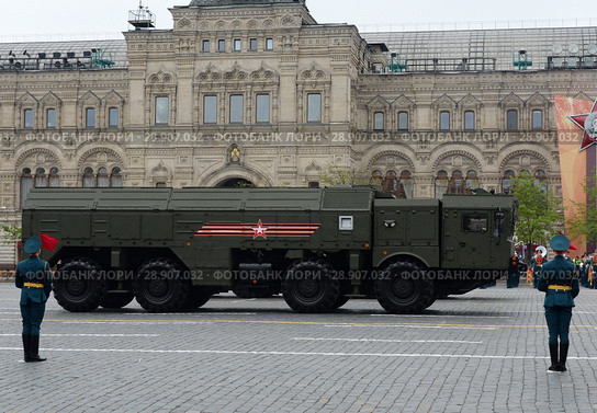 Оперативно-тактический ракетный комплекс 9К720 "Искандер-М" на репетиции парада в честь Дня Победы в Москве (2018 год). Редакционное фото, фотограф Free Wind / Фотобанк Лори