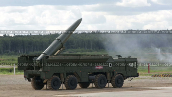 Оперативно-тактический ракетный комплекс (ОТРК) "Искандер" на Международном военно-техническом форуме "Армия-2018". Военный полигон Алабино в Московской области. Редакционное видео, видеограф Игорь Долгов / Фотобанк Лори