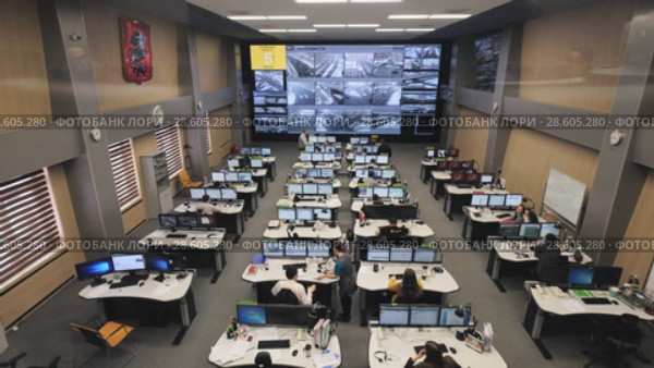 Operators work in road traffic control center (2018 год). Редакционное видео, видеограф Антон Гвоздиков / Фотобанк Лори