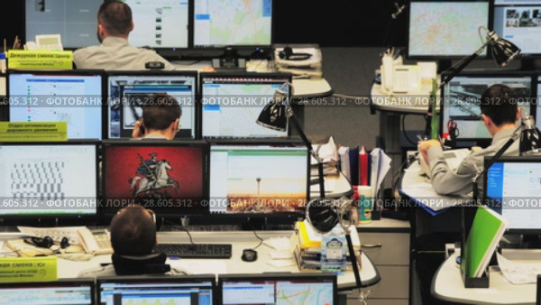 Operators work in road traffic control center (2018 год). Редакционное видео, видеограф Антон Гвоздиков / Фотобанк Лори