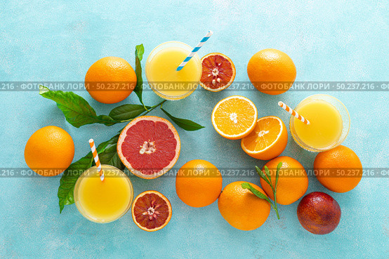 Orange juice, freshly squeezed juice, vitamin C concept. Стоковое фото, агентство Ingram Publishing / Фотобанк Лори