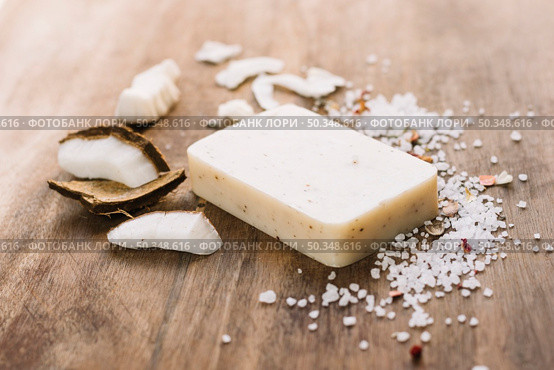 organic hygenic coconut oil soap bar. Стоковое фото, агентство Ingram Publishing / Фотобанк Лори