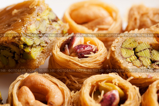 Oriental sweets in shape of nest with nuts close-up macro shot. Oriental sweets in shape of nest with nuts close-up. Стоковое фото, агентство Ingram Publishing / Фотобанк Лори