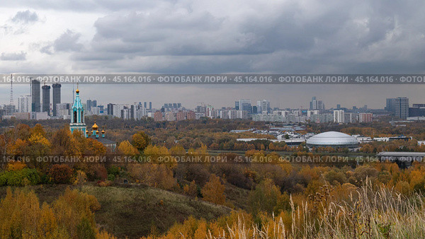 Осенний пейзаж Москвы. Вид с Крылатских Холмов. (2019 год). Стоковое фото, фотограф Евгений Капранов / Фотобанк Лори