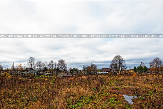 Осенний сельский пейзаж. Поселок Николо-Полома (2023 год). Стоковое фото, фотограф Макаров Алексей / Фотобанк Лори
