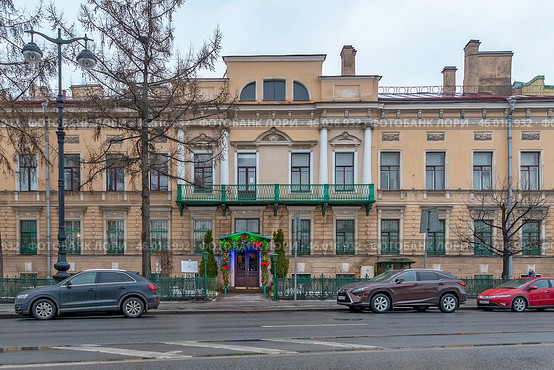 Особняк А.П. Брюллова на набережной Лейтенанта Шмидта в городе Санкт-Петербурге. Редакционное фото, фотограф Румянцева Наталия / Фотобанк Лори