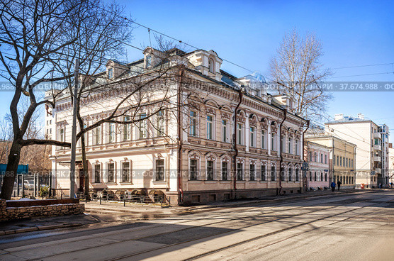 Особняк А.В.Толоконникова на улице Новокузнецкая,  Москва (2022 год). Стоковое фото, фотограф Baturina Yuliya / Фотобанк Лори
