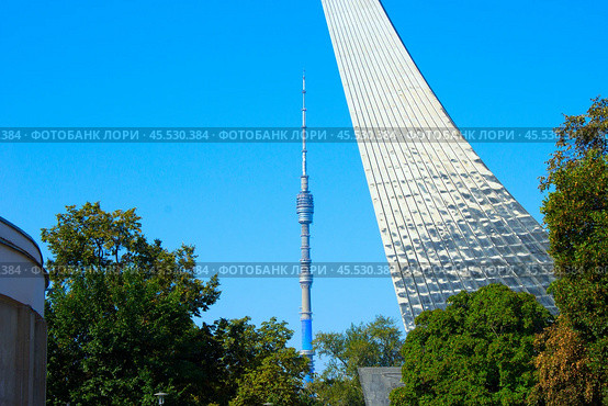 Останкинская башня, вид издалека (2024 год). Редакционное фото, фотограф Роман Лукьянов / Фотобанк Лори