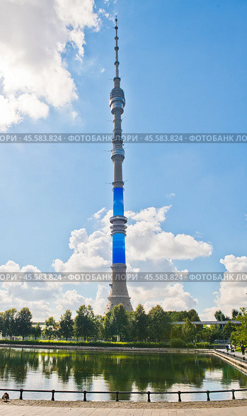 Останкинская телебашня. Летний день. Москва (2024 год). Редакционное фото, фотограф E. O. / Фотобанк Лори